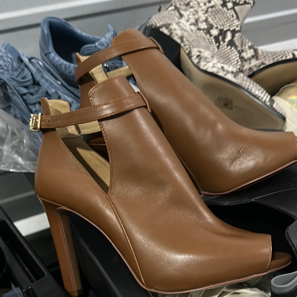 Michael Kors Tan Stiletto Heels Peep-Toe - Picture 2 of 6